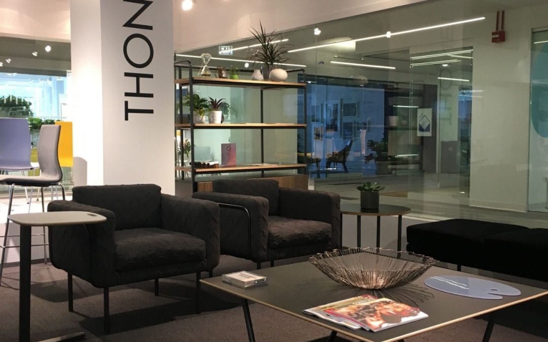 Forth Table by Thonet
